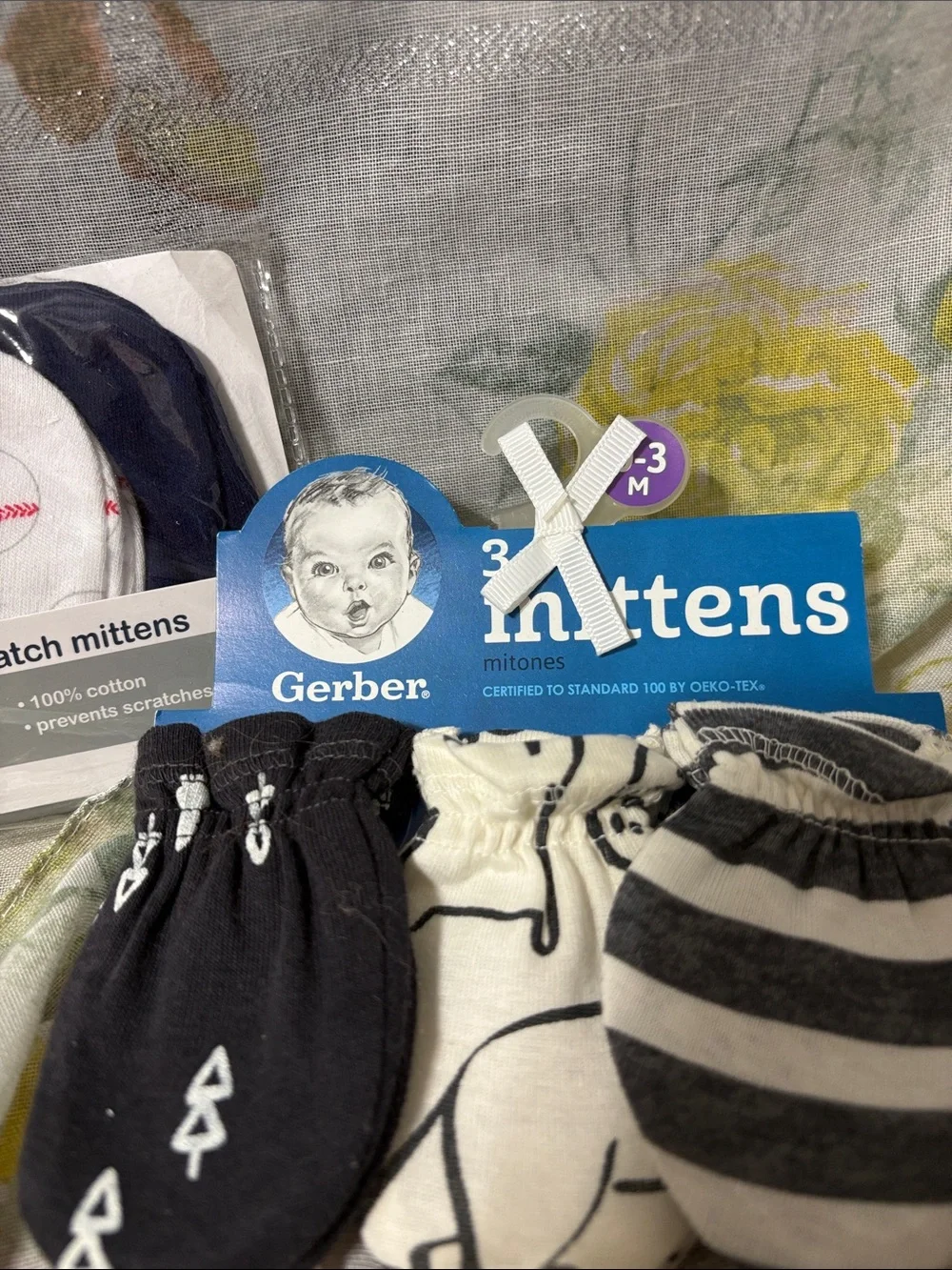 Luvable Friends Mittens Set - Black, White, Blue